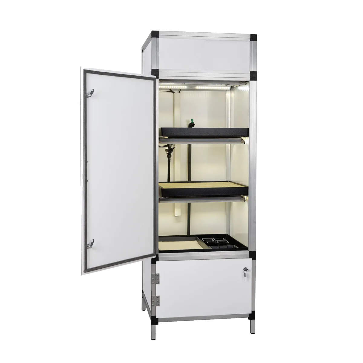 Metro Solo kweekkast, deur open, productafbeelding met de 3 verlichte planken en eb-en-vloed-irrigatiebak